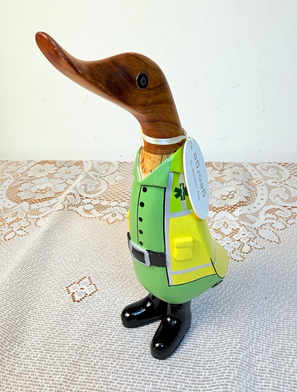 DDCUK George Wooden Emergency Services Paramedic Figurine Green/Yellow- read